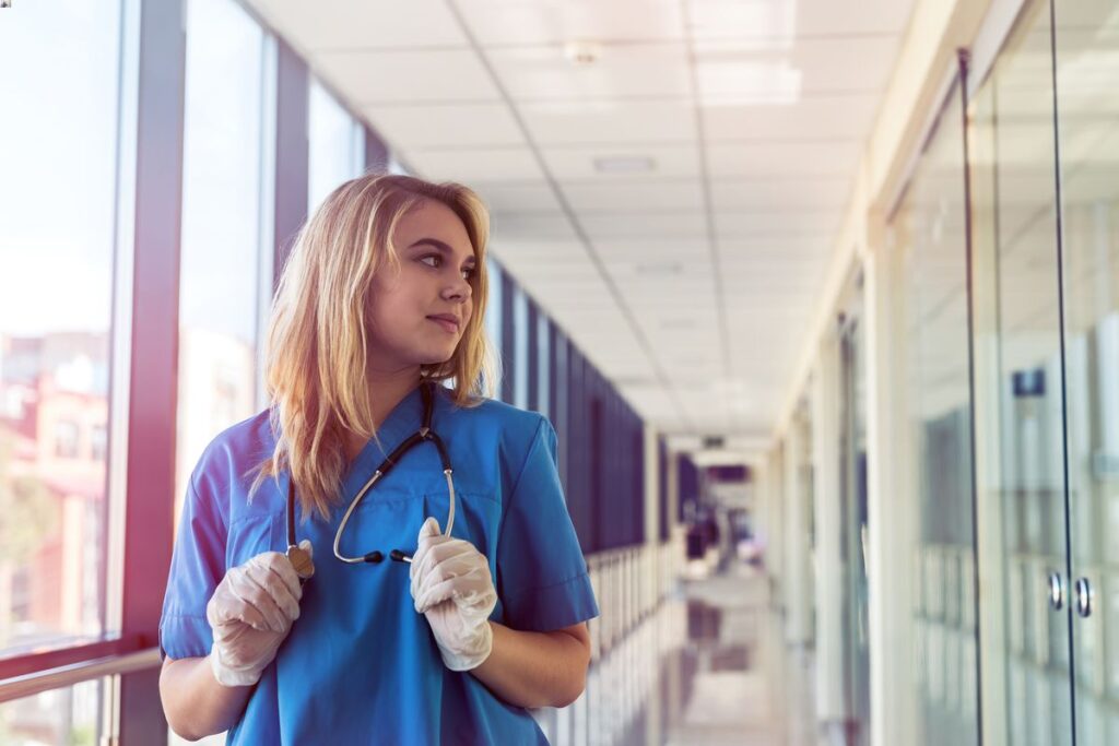 "Best travel nursing schools in New York City" article hero image - a traveling nurse in gloves