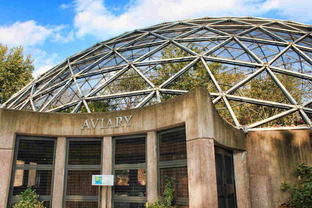 Queens Zoo - Aviary entrance